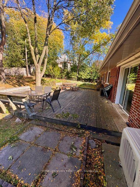 Photo 29 of 103 Laurentide Drive, North York, Parkwoods-Donalda — HOMEH