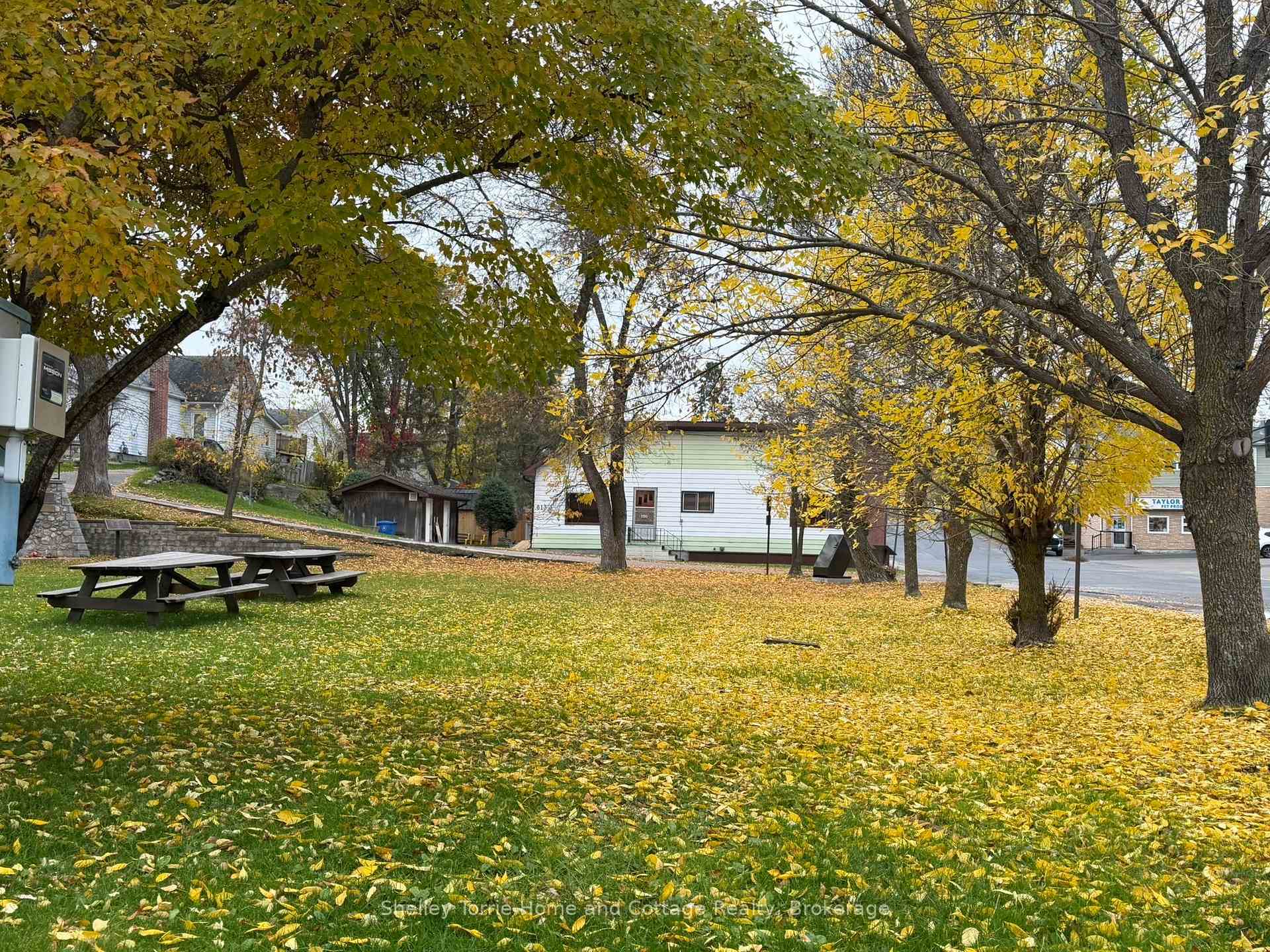 Photo 4 of 613 Front Street, Kenora, Keewatin — HOMEH