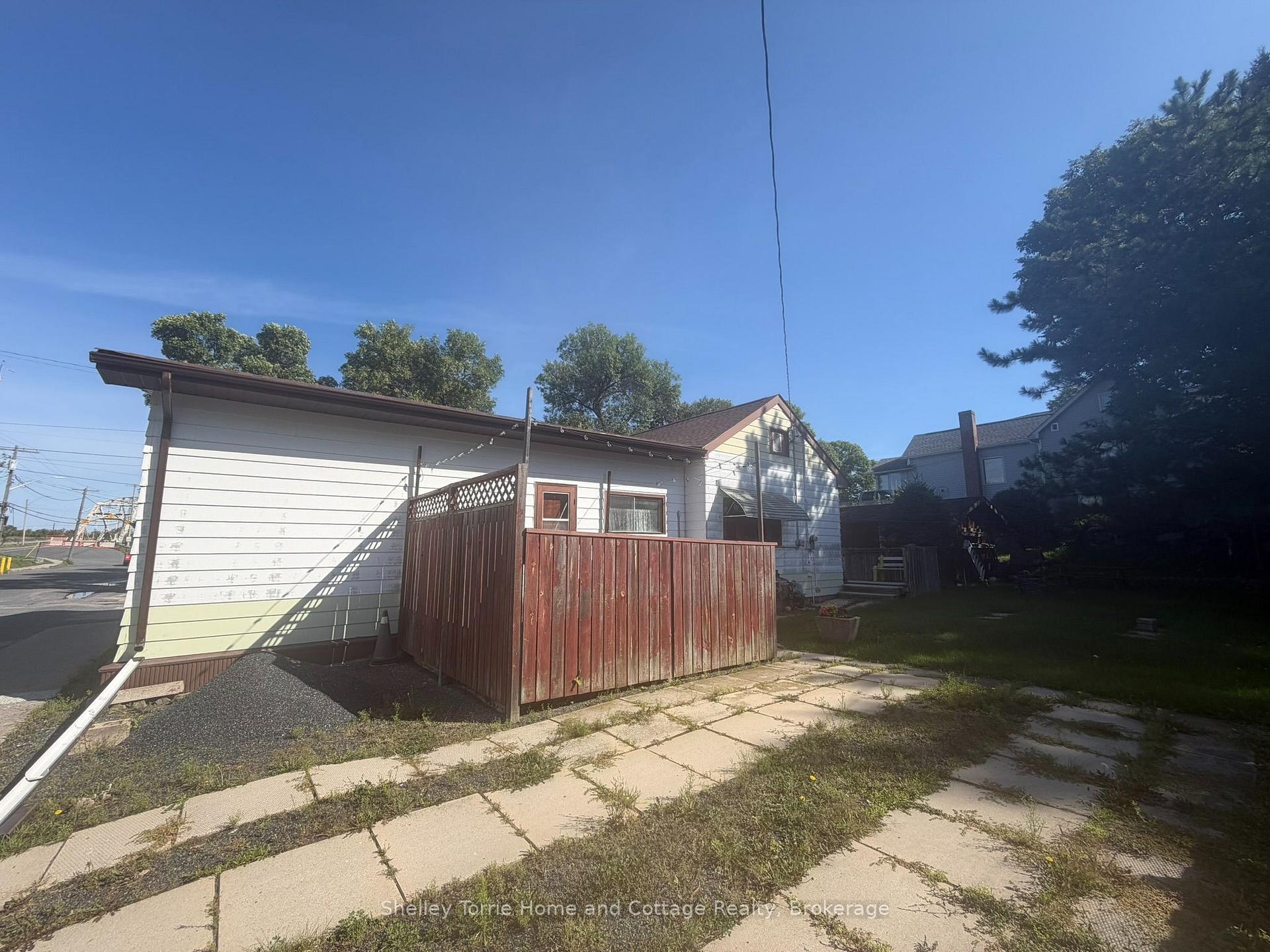 Photo 6 of 613 Front Street, Kenora, Keewatin — HOMEH