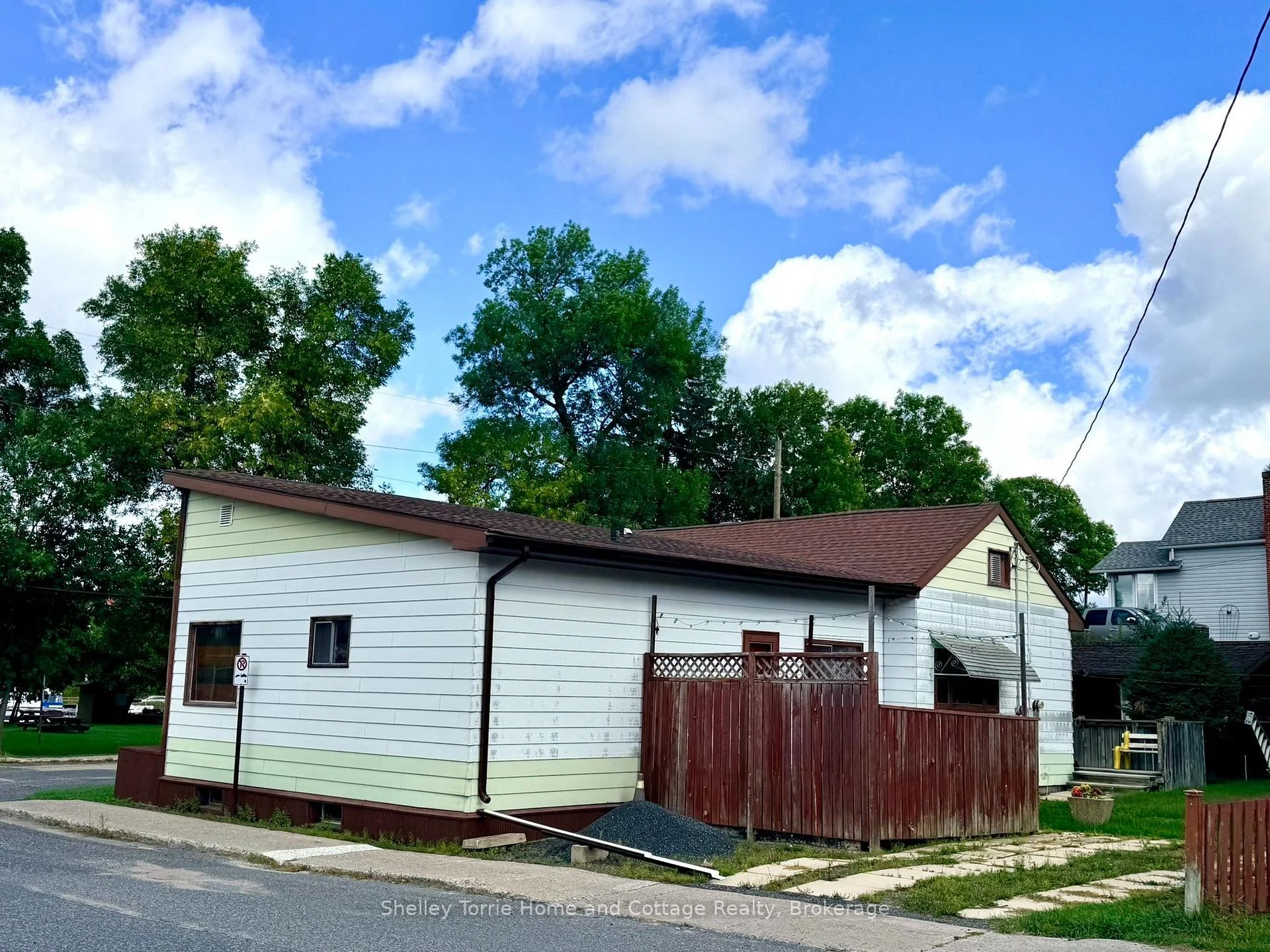 Photo 52 of 613 Front Street, Kenora, Keewatin — HOMEH