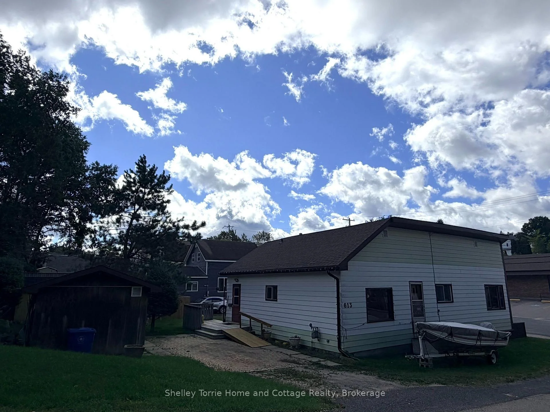 Photo 53 of 613 Front Street, Kenora, Keewatin — HOMEH