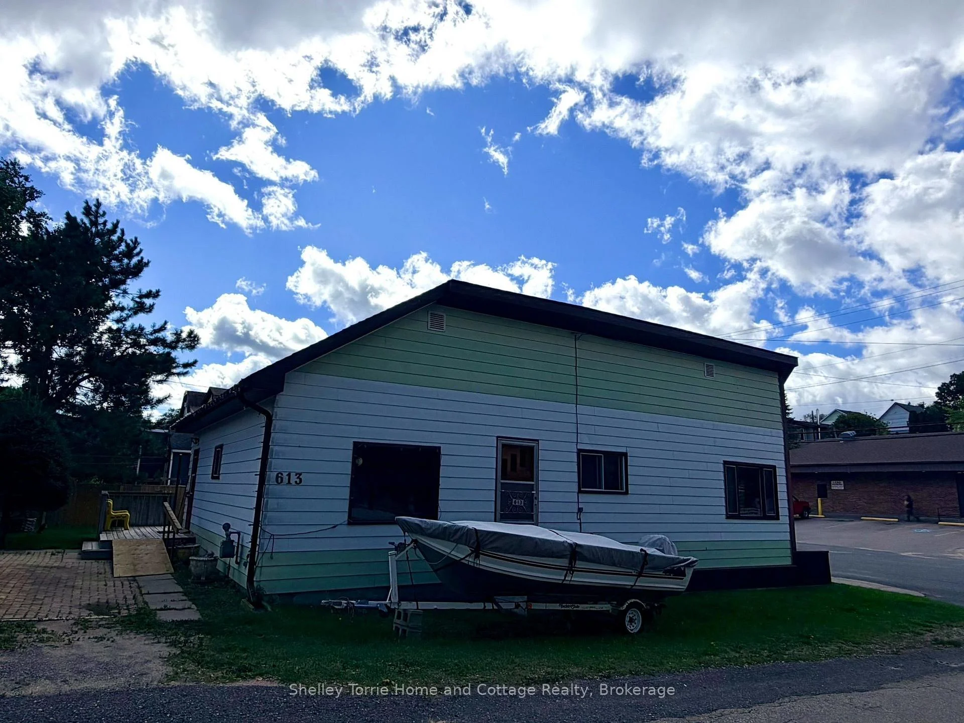 Photo 54 of 613 Front Street, Kenora, Keewatin — HOMEH