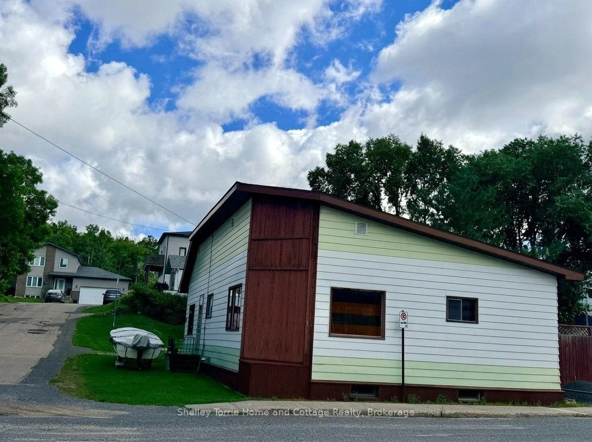 Photo 1 of 613 Front Street, Kenora, Keewatin — HOMEH
