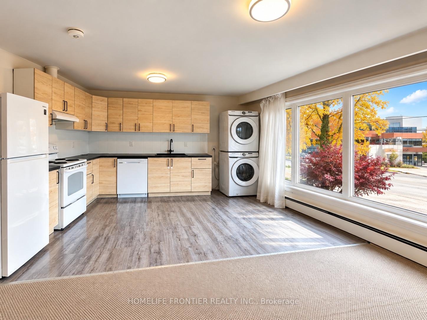Photo 2 of 233 West Street N, Orillia — HOMEH