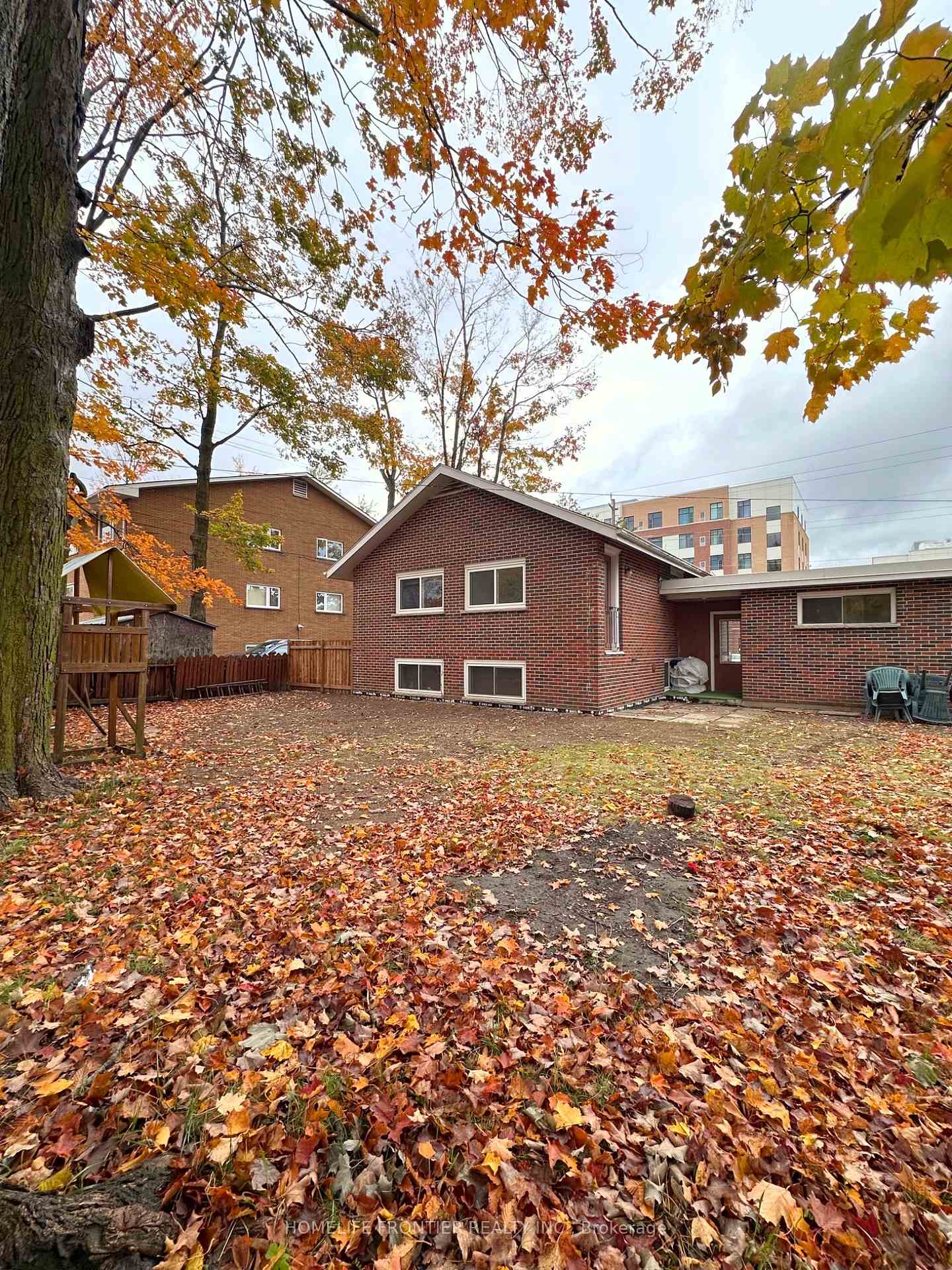 Photo 32 of 233 West Street N, Orillia — HOMEH