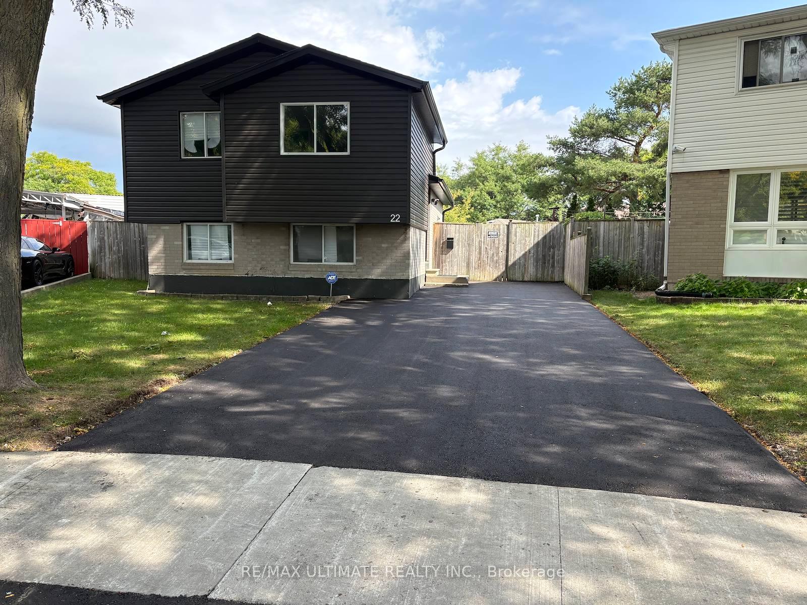 Photo 4 of 22 Sultan Pool Drive, Etobicoke, West Humber-Clairville — HOMEH