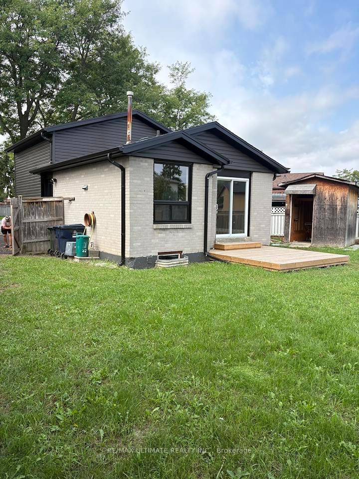 Photo 6 of 22 Sultan Pool Drive, Etobicoke, West Humber-Clairville — HOMEH