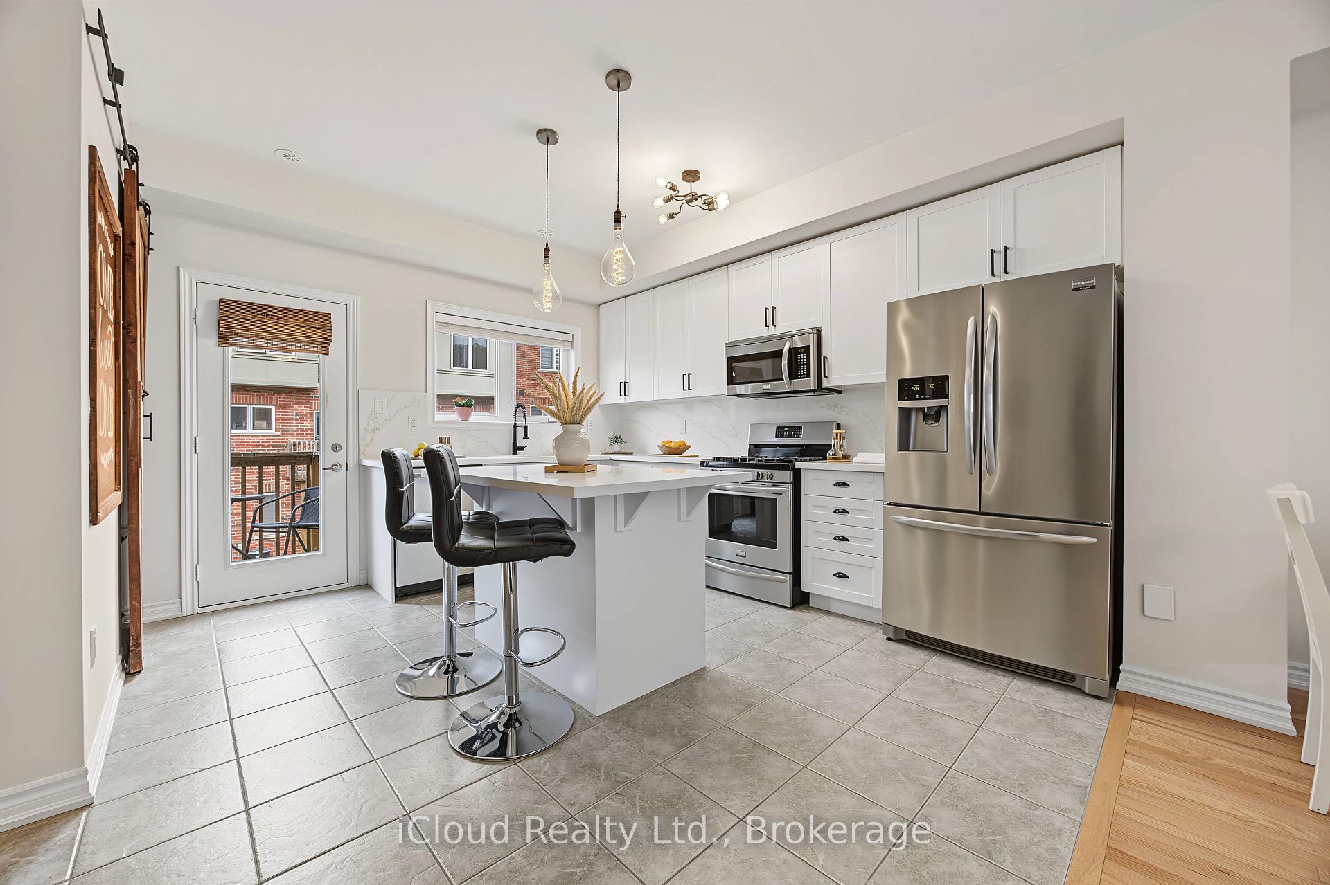 Photo 5 of 49 Aspen Hills Road, Brampton, Credit Valley — HOMEH