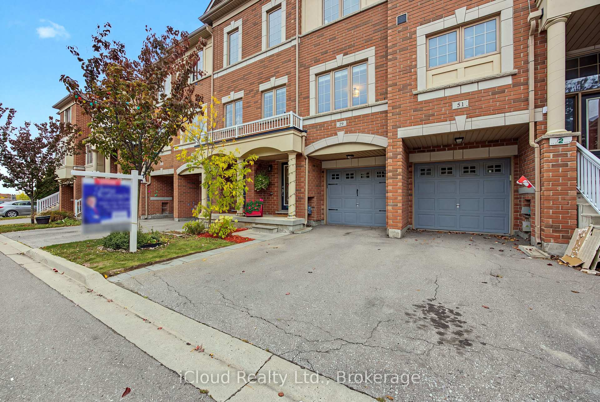 Photo 3 of 49 Aspen Hills Road, Brampton, Credit Valley — HOMEH