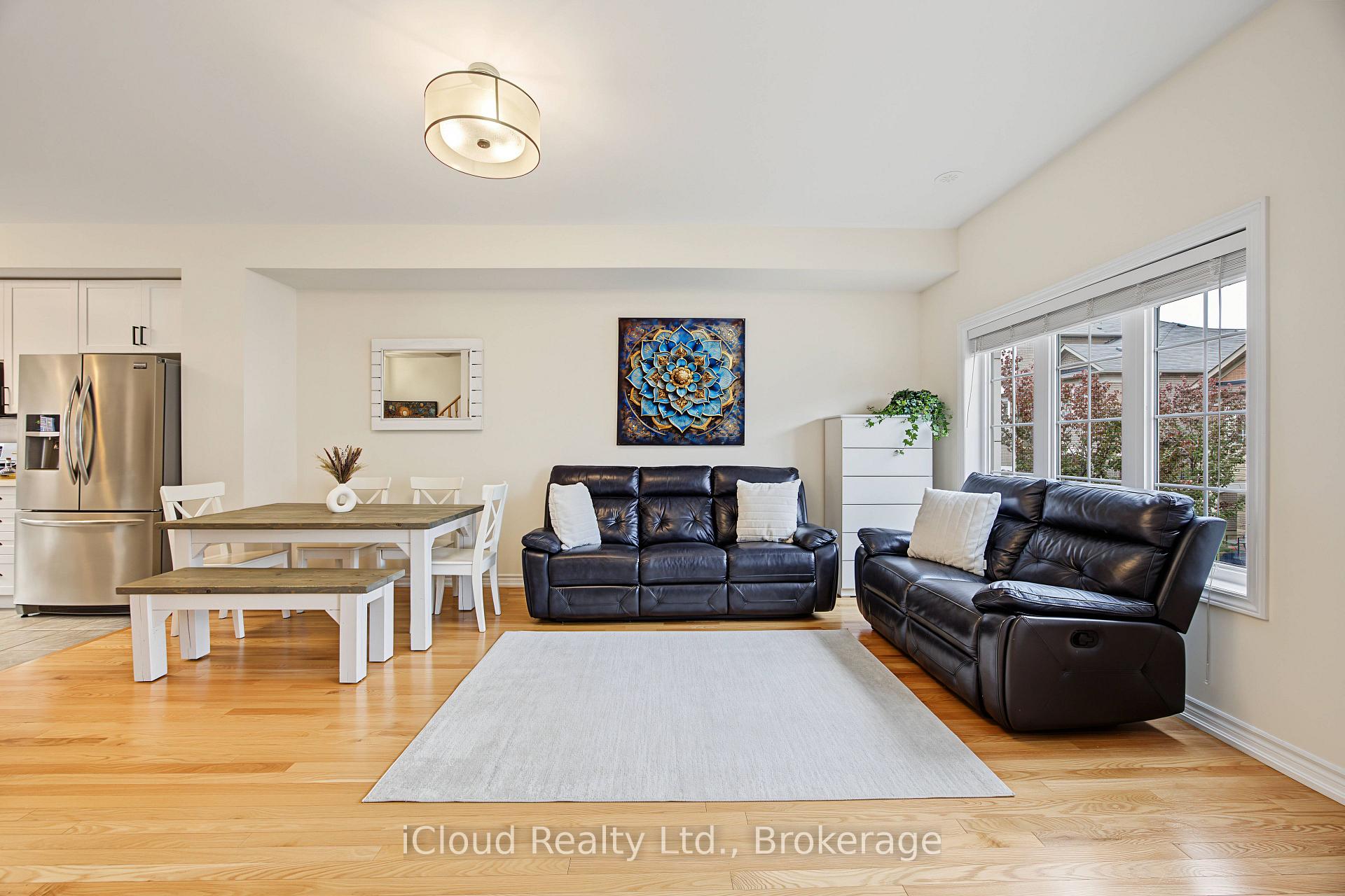 Photo 7 of 49 Aspen Hills Road, Brampton, Credit Valley — HOMEH