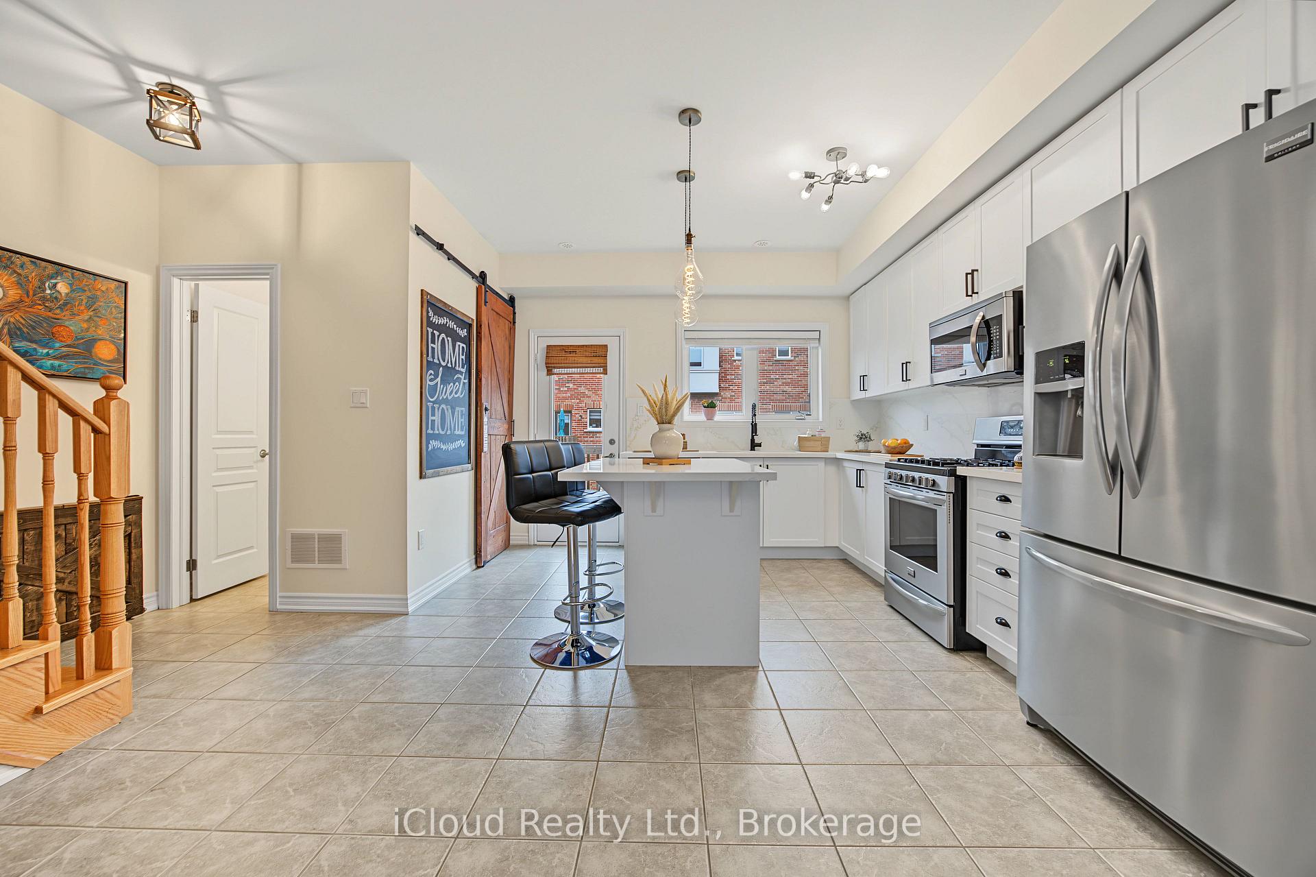 Photo 10 of 49 Aspen Hills Road, Brampton, Credit Valley — HOMEH