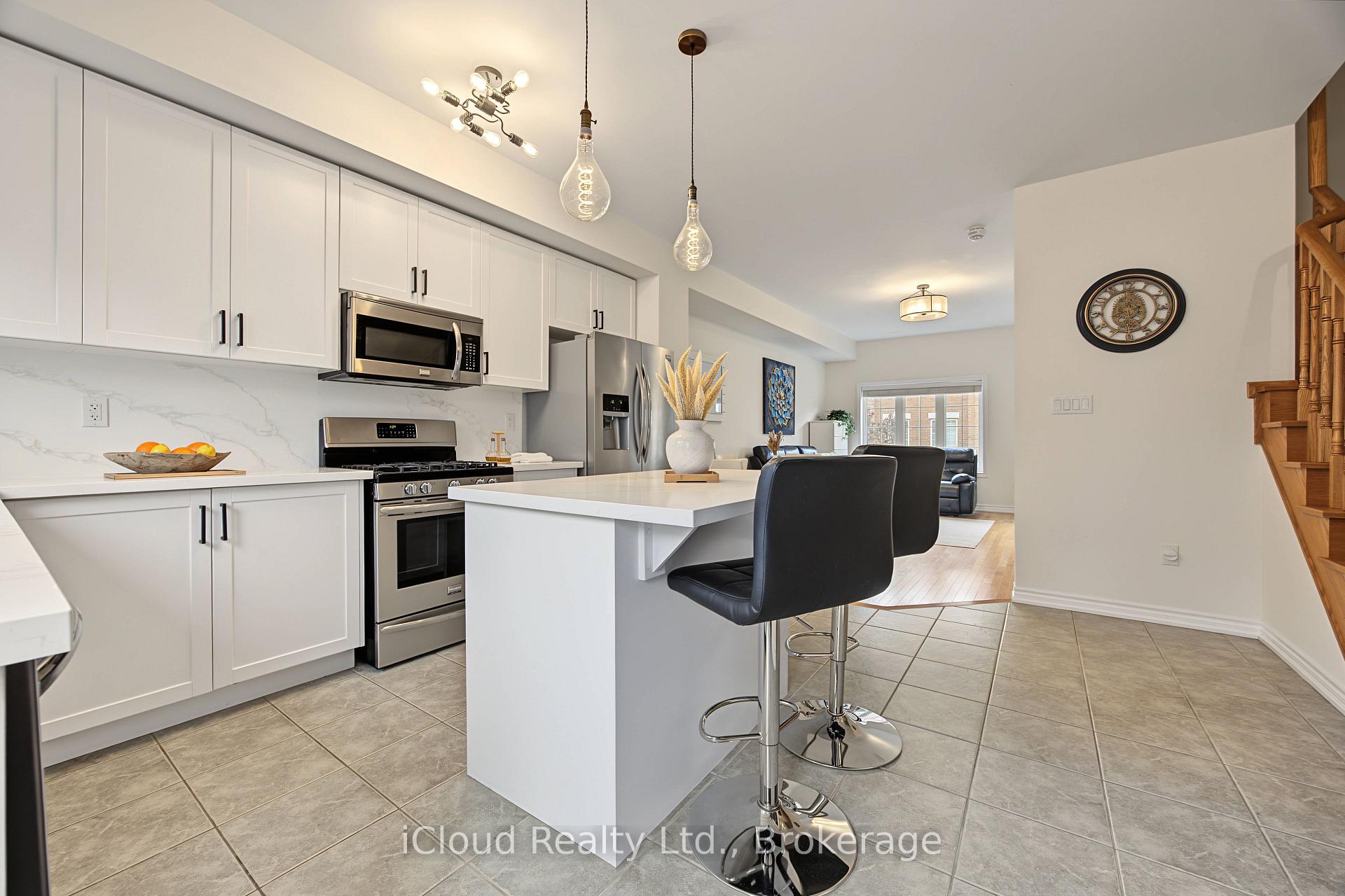 Photo 14 of 49 Aspen Hills Road, Brampton, Credit Valley — HOMEH