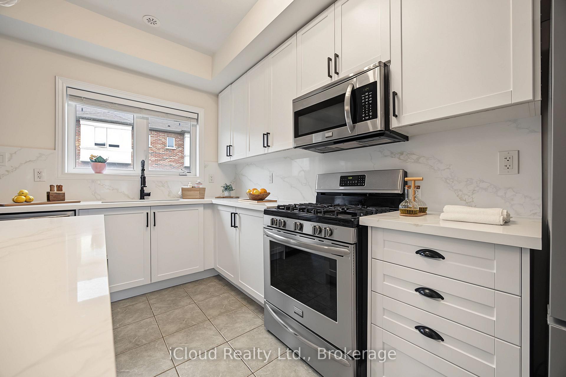 Photo 15 of 49 Aspen Hills Road, Brampton, Credit Valley — HOMEH