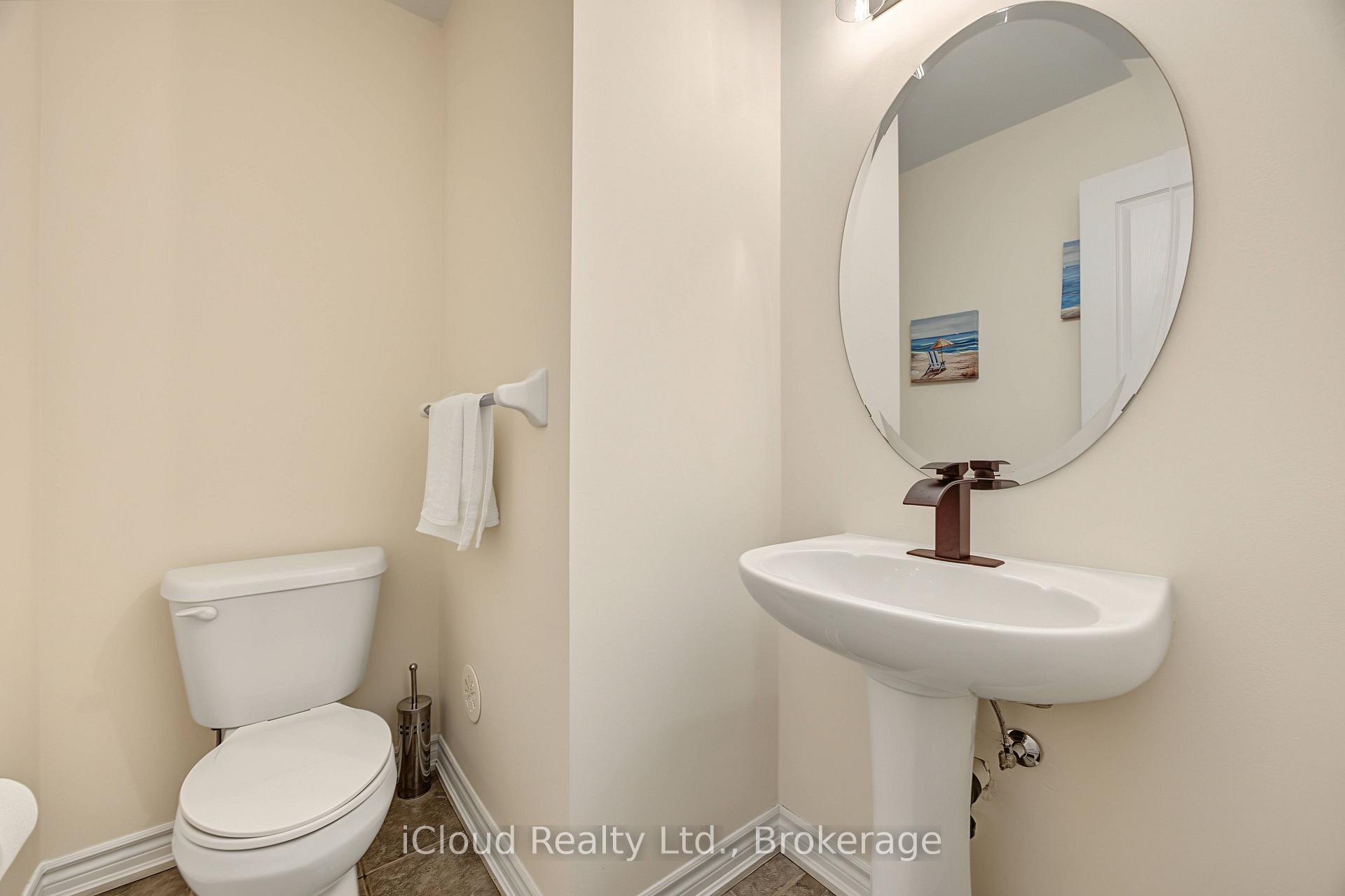 Photo 17 of 49 Aspen Hills Road, Brampton, Credit Valley — HOMEH