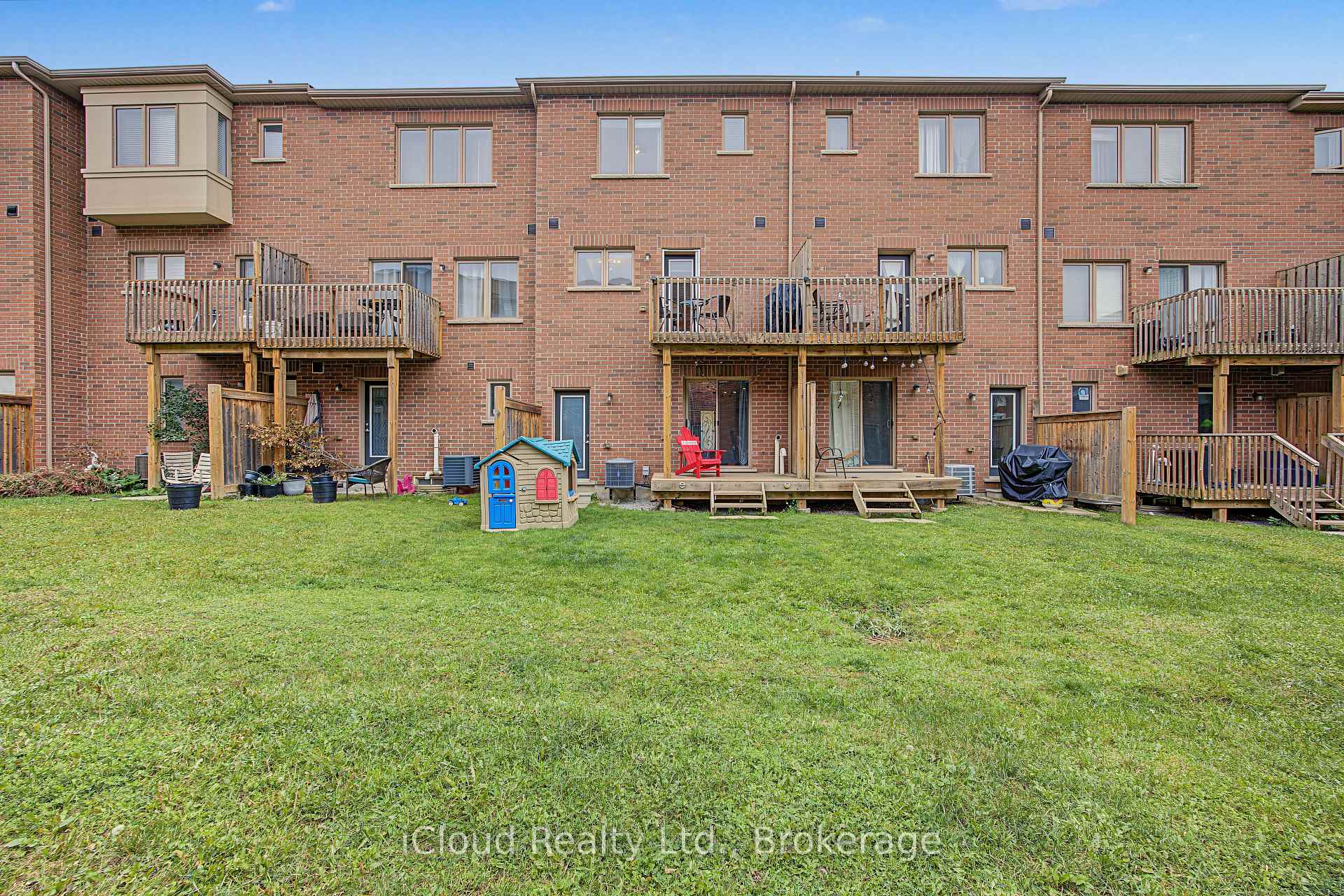 Photo 37 of 49 Aspen Hills Road, Brampton, Credit Valley — HOMEH