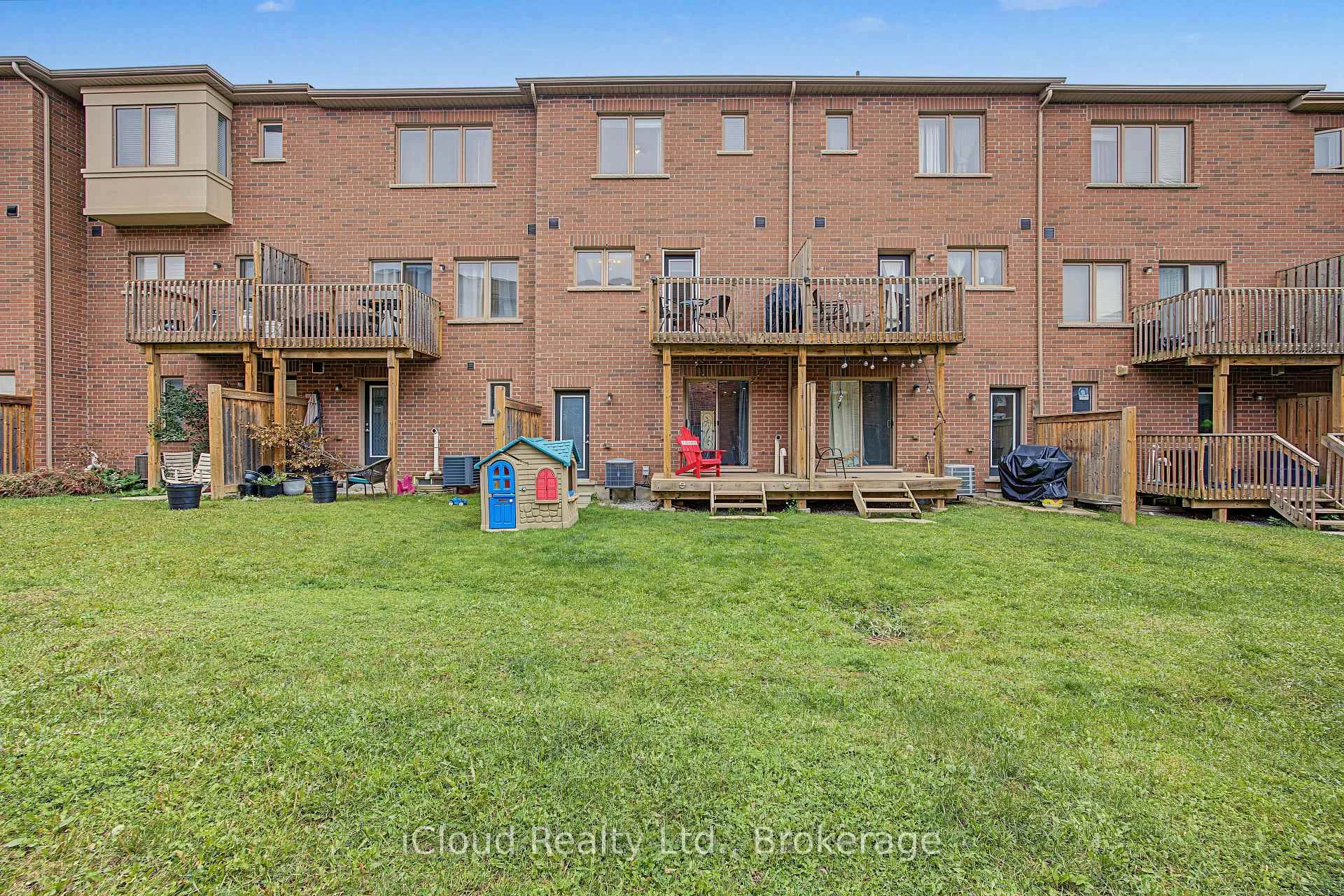 Photo 30 of 49 Aspen Hills Road, Brampton, Credit Valley — HOMEH