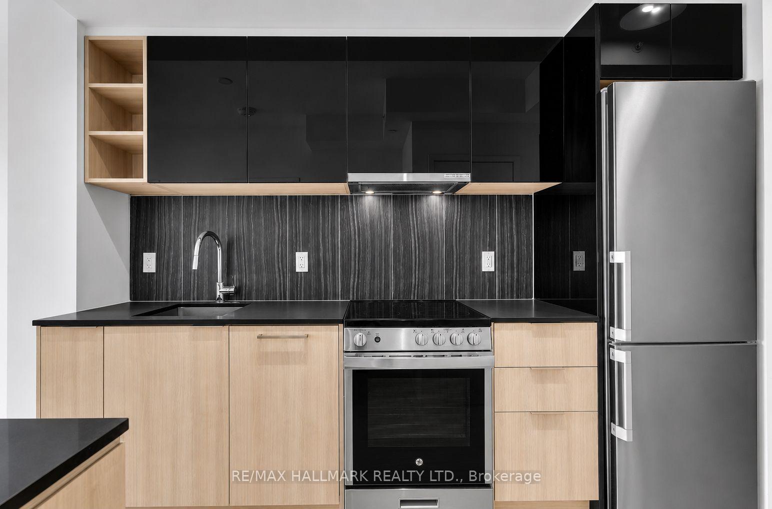 Photo 5 of Unit 905, 31 Tippett Road, North York, Clanton Park — HOMEH