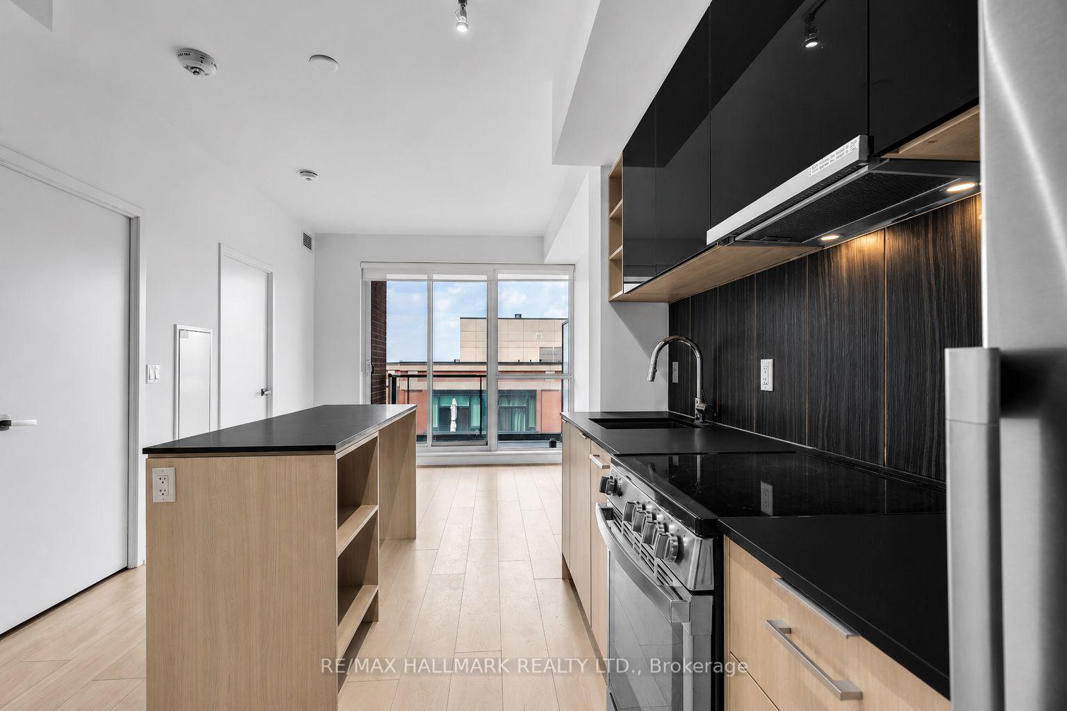 Photo 6 of Unit 905, 31 Tippett Road, North York, Clanton Park — HOMEH