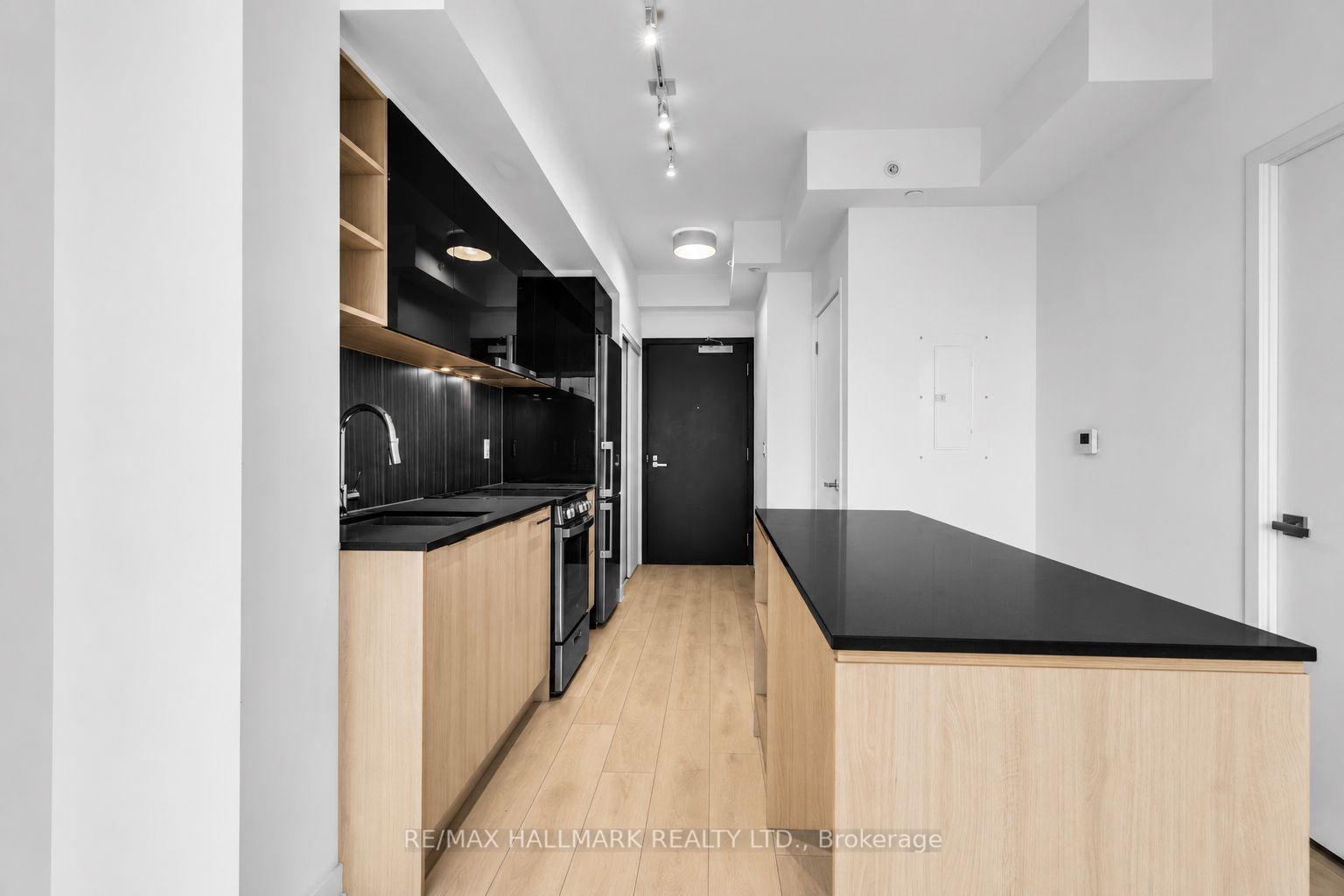 Photo 9 of Unit 905, 31 Tippett Road, North York, Clanton Park — HOMEH