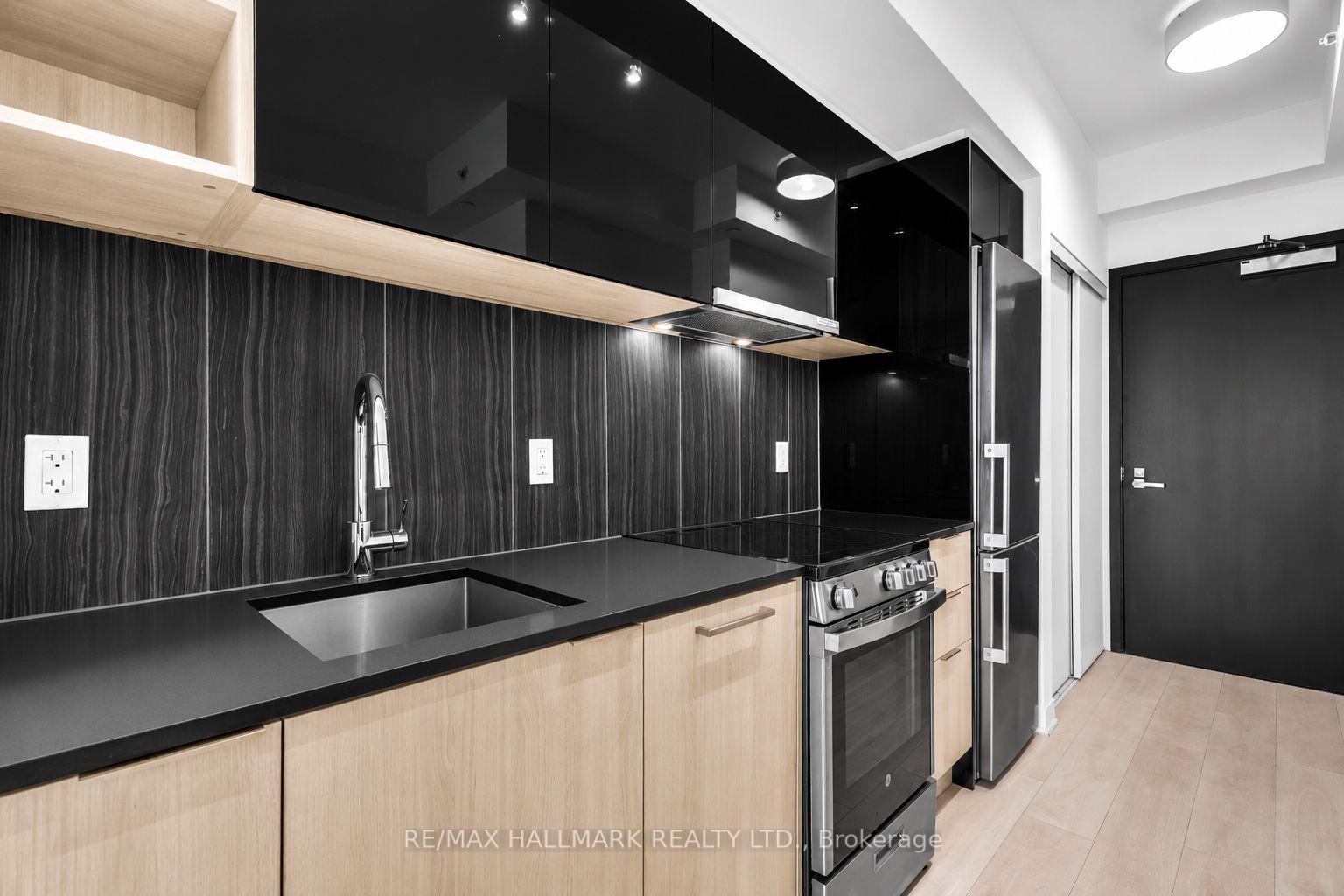 Photo 10 of Unit 905, 31 Tippett Road, North York, Clanton Park — HOMEH
