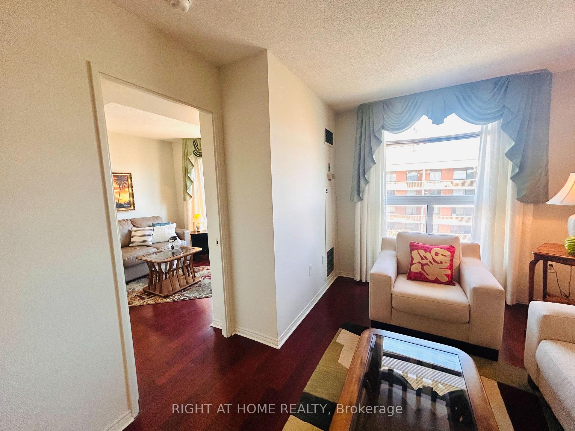 Photo 5 of Unit 1009, 11 Thorncliffe Pk Drive, Toronto, Thorncliffe Park — HOMEH