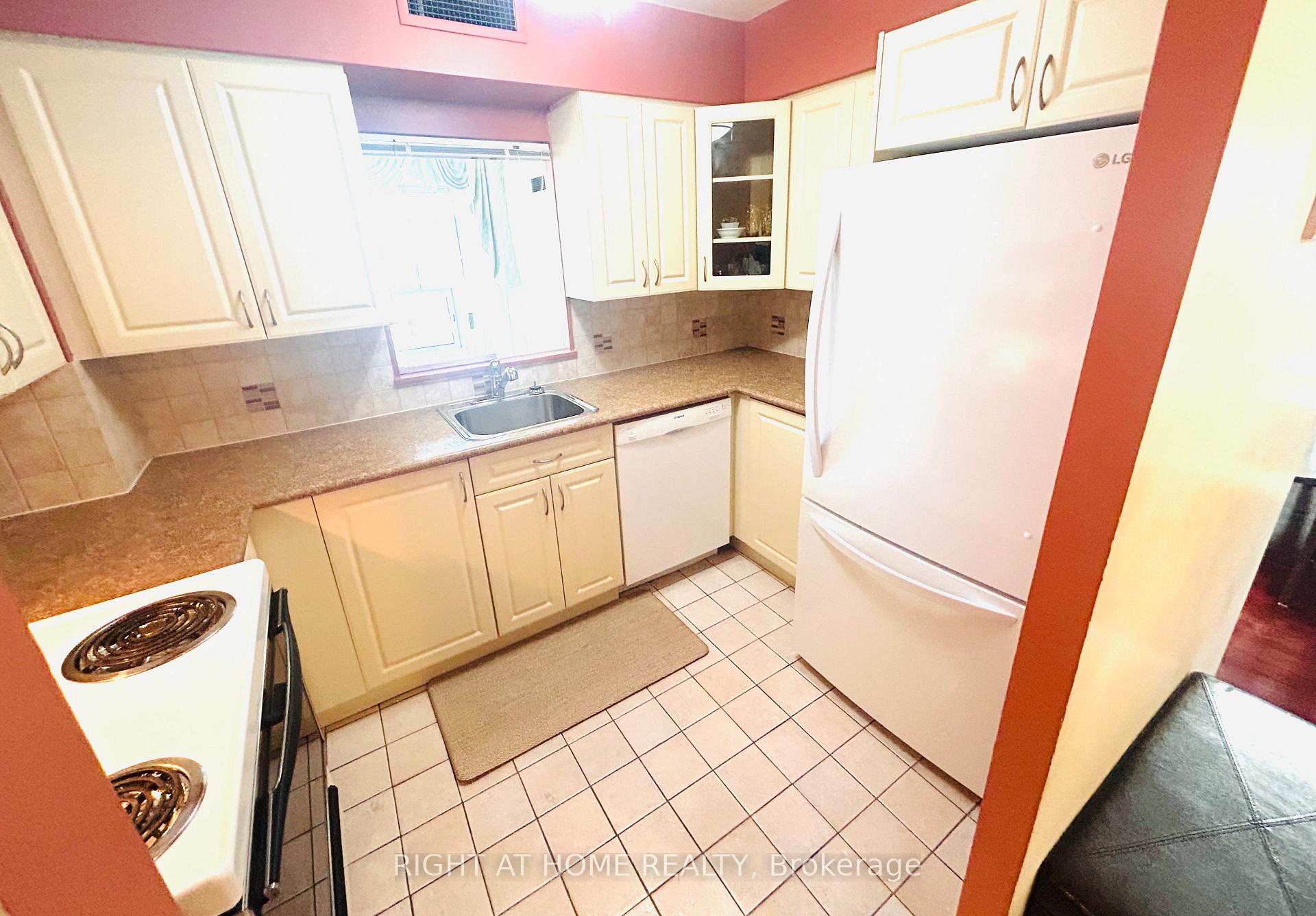 Photo 8 of Unit 1009, 11 Thorncliffe Pk Drive, Toronto, Thorncliffe Park — HOMEH