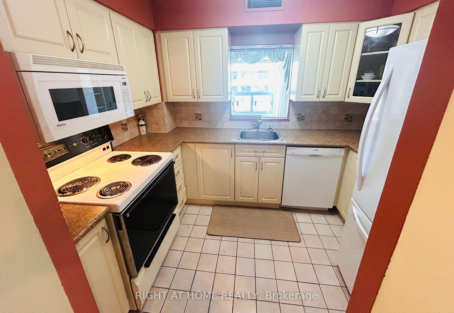 Photo 9 of Unit 1009, 11 Thorncliffe Pk Drive, Toronto, Thorncliffe Park — HOMEH