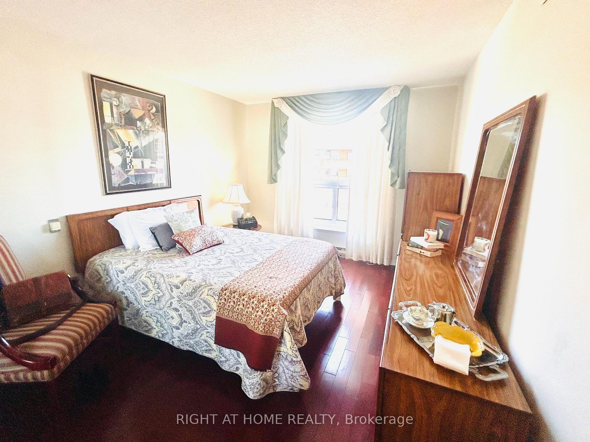 Photo 11 of Unit 1009, 11 Thorncliffe Pk Drive, Toronto, Thorncliffe Park — HOMEH