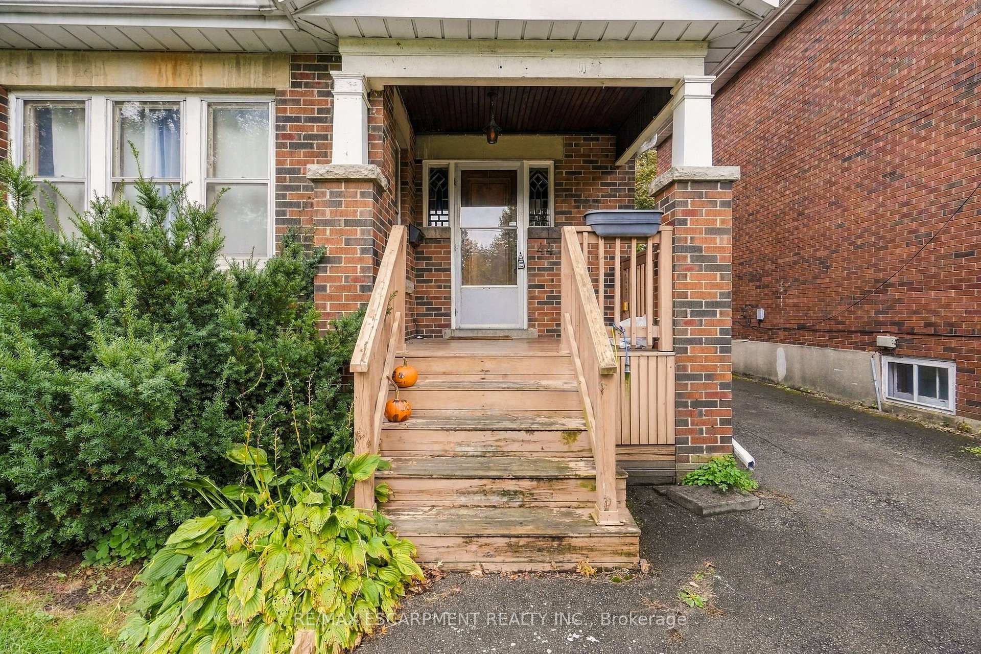 Photo 2 of 44 Dalewood Crescent, Hamilton, Westdale — HOMEH