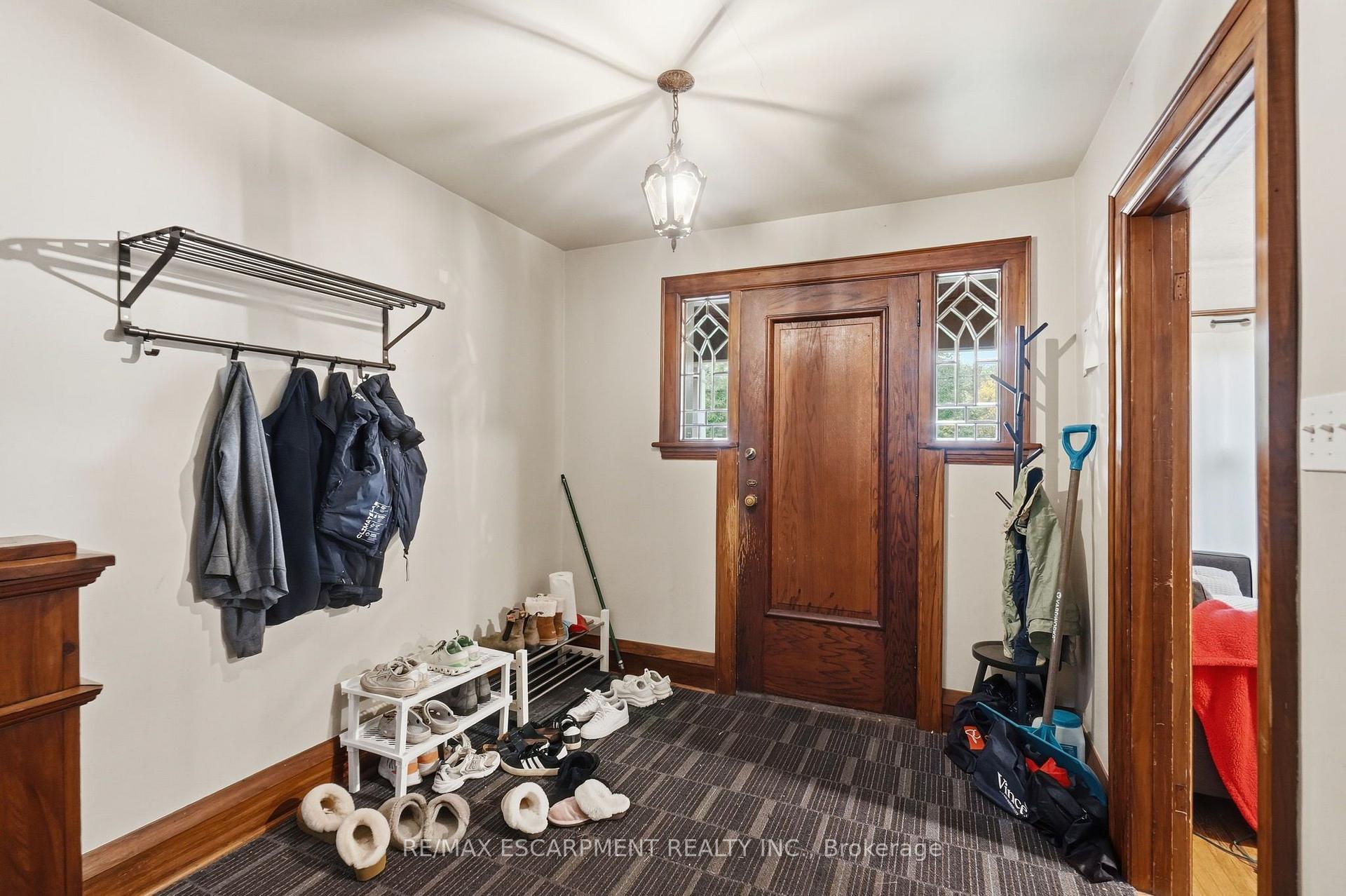 Photo 3 of 44 Dalewood Crescent, Hamilton, Westdale — HOMEH