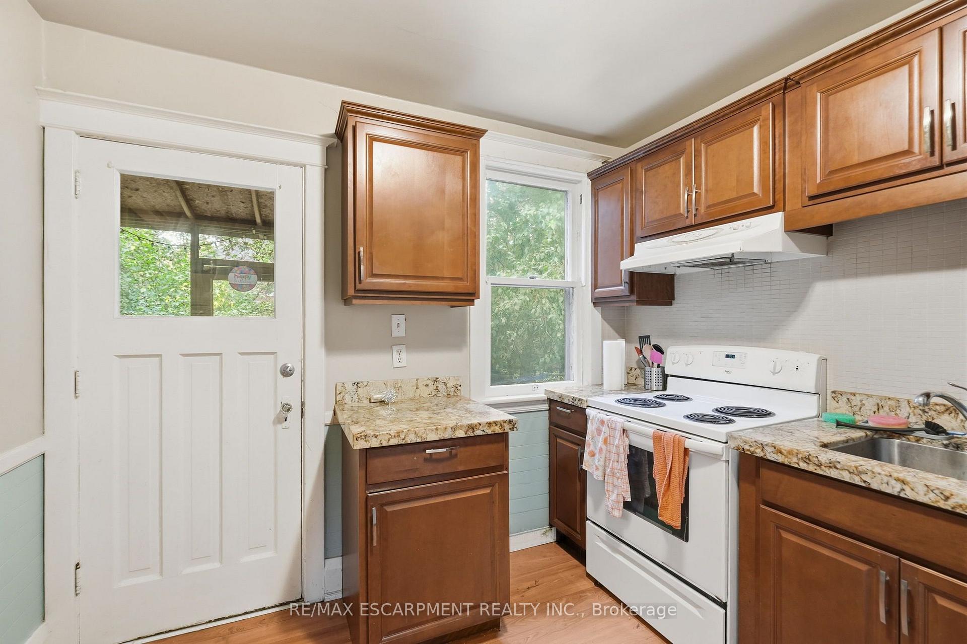 Photo 10 of 44 Dalewood Crescent, Hamilton, Westdale — HOMEH