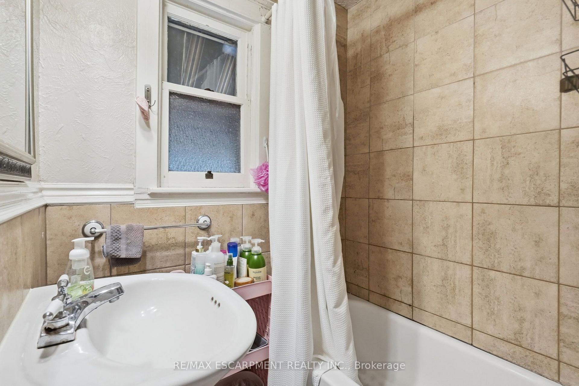Photo 18 of 44 Dalewood Crescent, Hamilton, Westdale — HOMEH