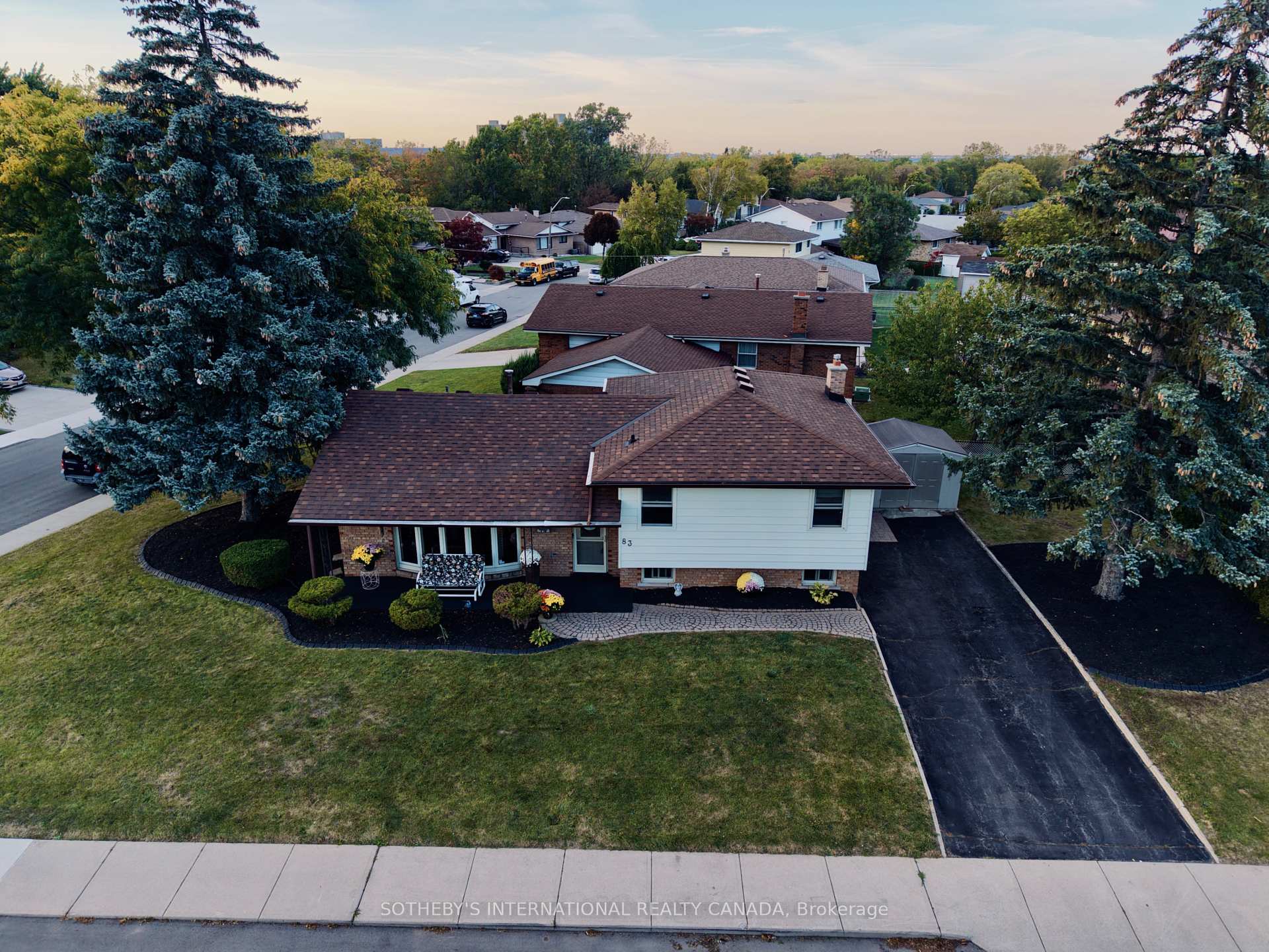 Photo 3 of 83 Marcella Crescent SW, Hamilton, Gershome — HOMEH