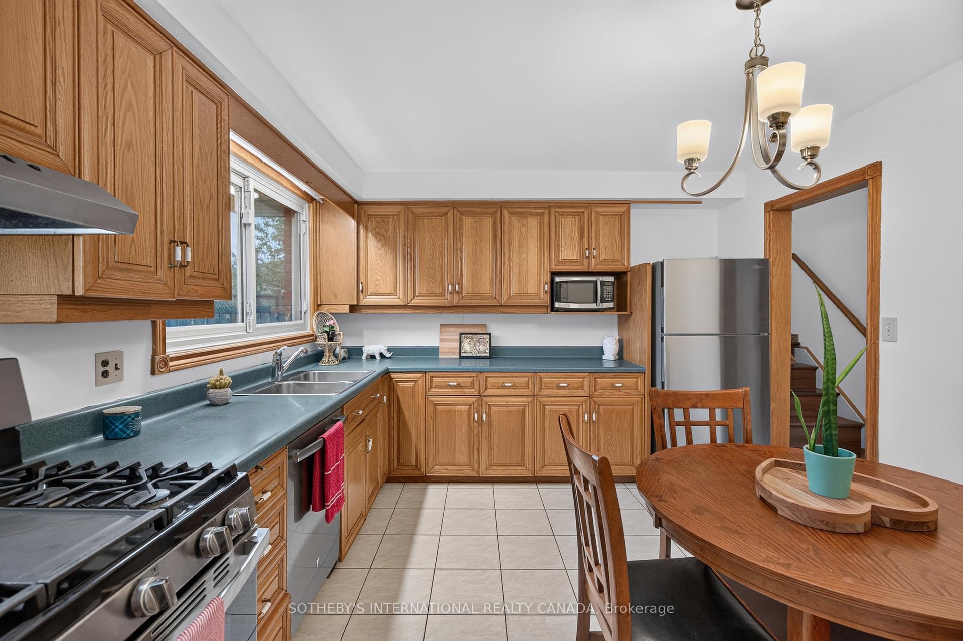 Photo 14 of 83 Marcella Crescent SW, Hamilton, Gershome — HOMEH