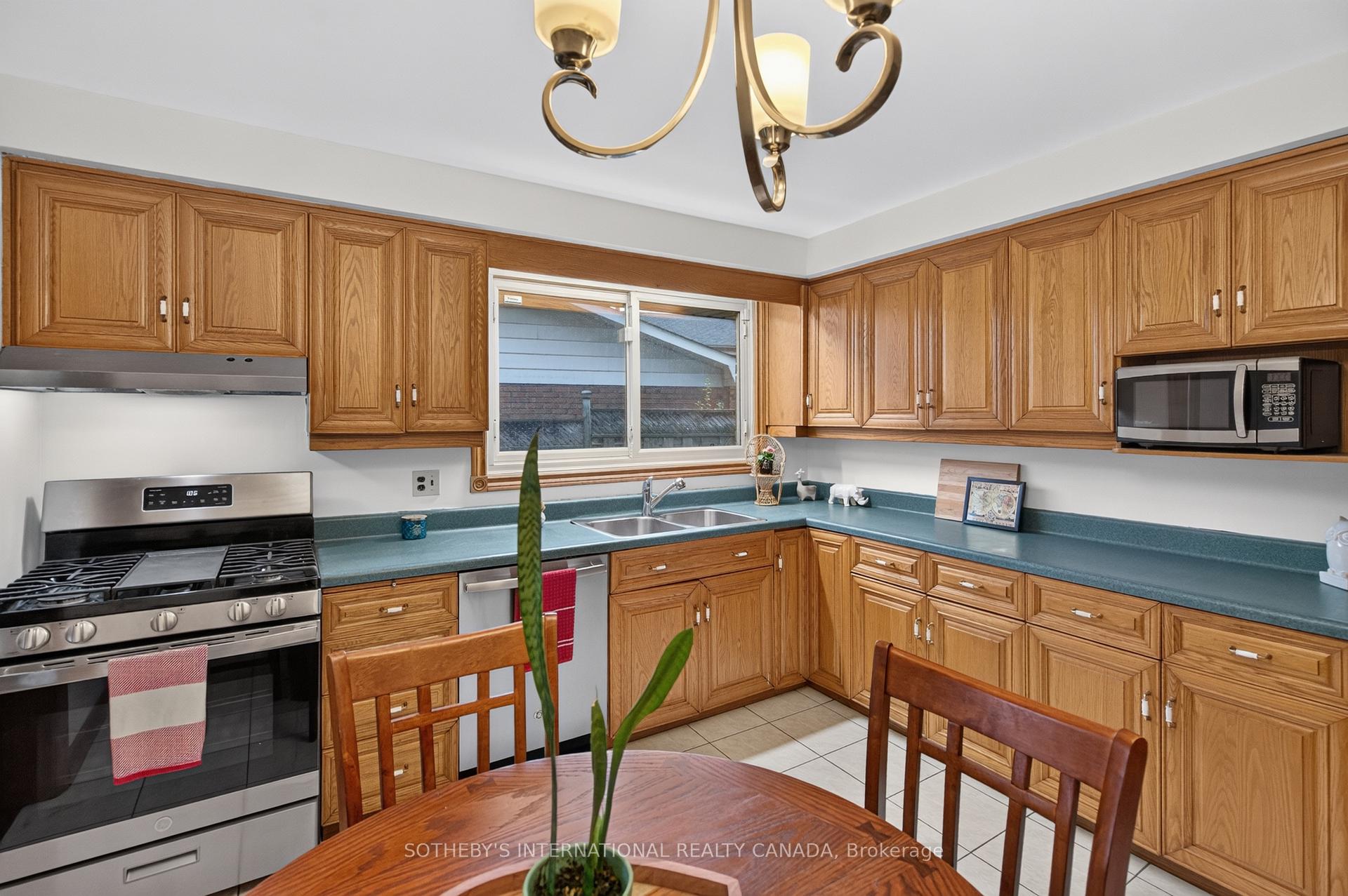 Photo 16 of 83 Marcella Crescent SW, Hamilton, Gershome — HOMEH