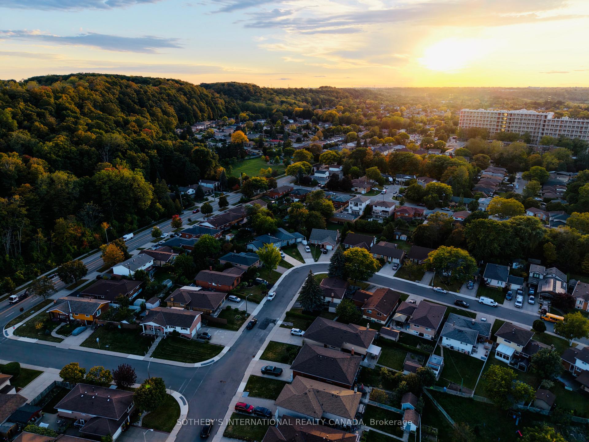 Photo 32 of 83 Marcella Crescent SW, Hamilton, Gershome — HOMEH