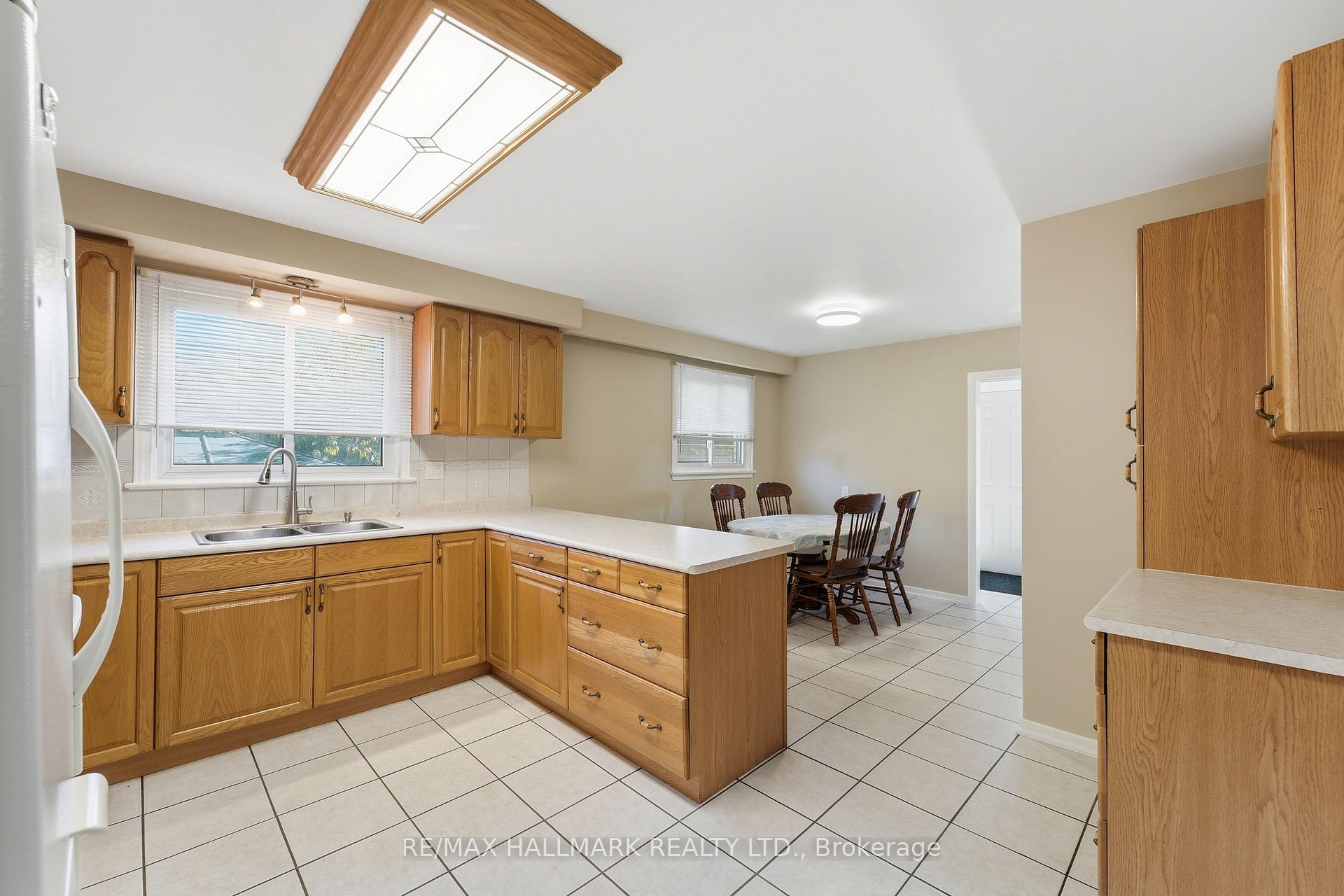 Photo 21 of 198 Weldrick Road W, Richmond Hill, North Richvale — HOMEH