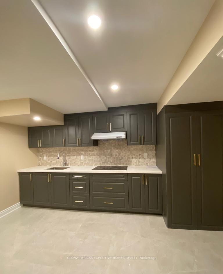 Photo 2 of Unit Lower, 5825 Fieldon Road, Mississauga, Central Erin Mills — HOMEH