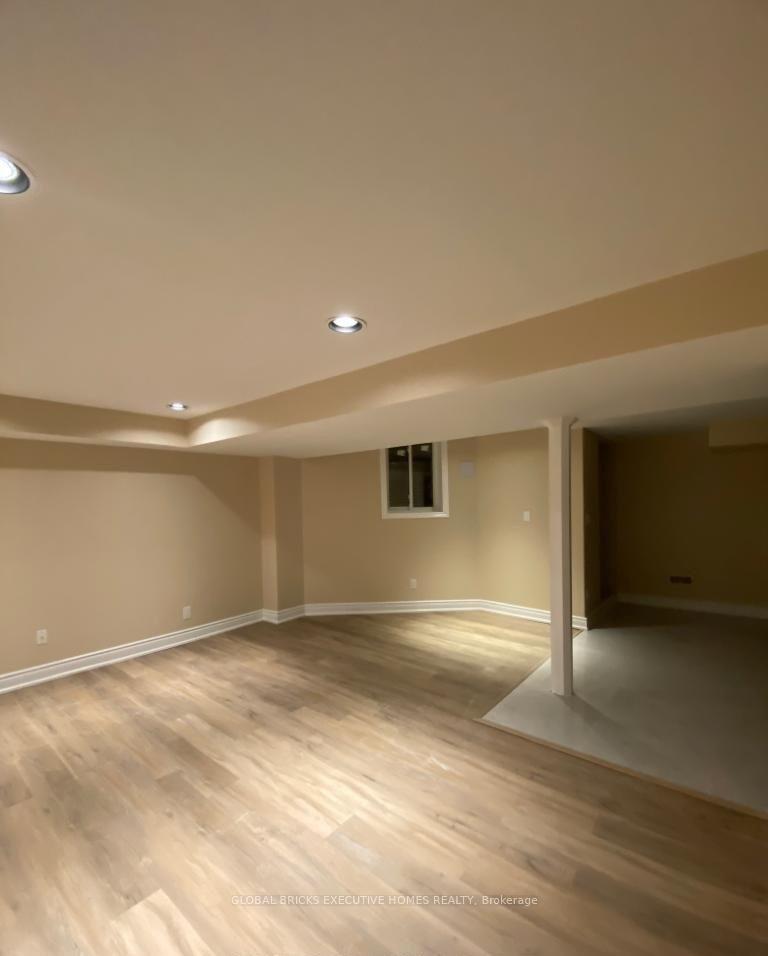 Photo 3 of Unit Lower, 5825 Fieldon Road, Mississauga, Central Erin Mills — HOMEH