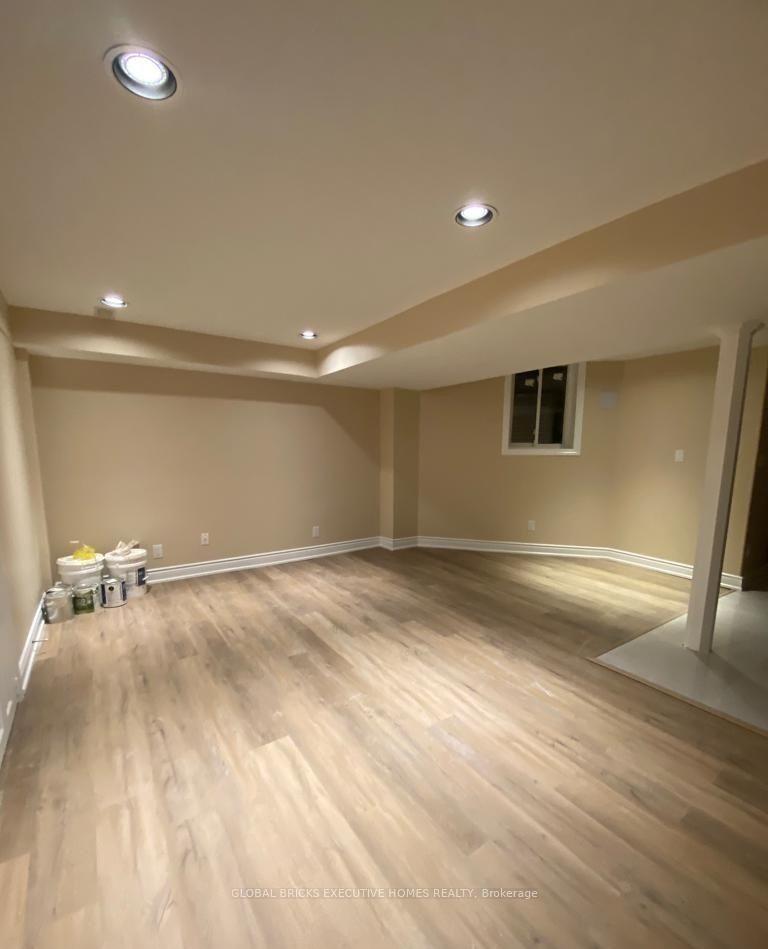Photo 4 of Unit Lower, 5825 Fieldon Road, Mississauga, Central Erin Mills — HOMEH