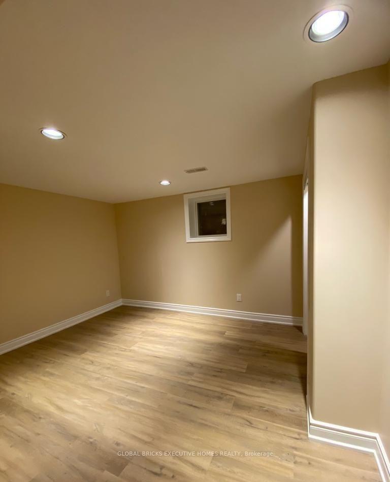 Photo 5 of Unit Lower, 5825 Fieldon Road, Mississauga, Central Erin Mills — HOMEH