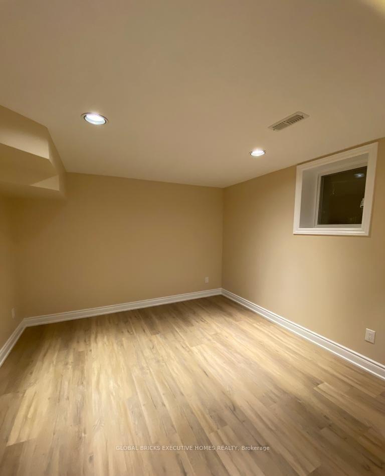 Photo 6 of Unit Lower, 5825 Fieldon Road, Mississauga, Central Erin Mills — HOMEH