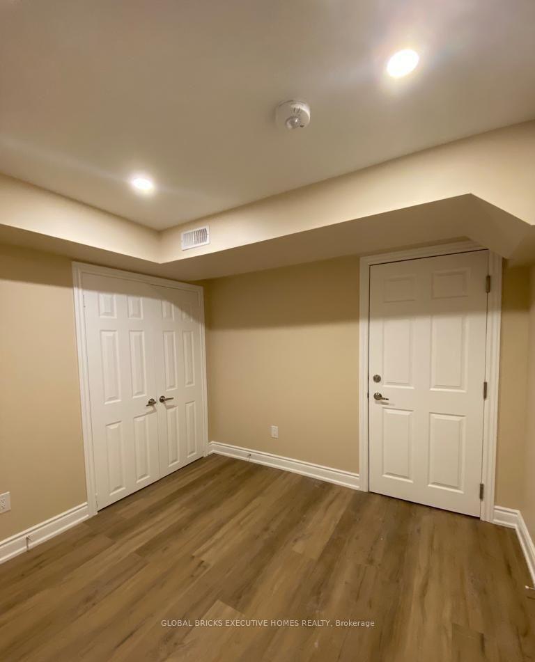 Photo 7 of Unit Lower, 5825 Fieldon Road, Mississauga, Central Erin Mills — HOMEH