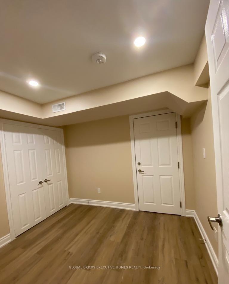 Photo 8 of Unit Lower, 5825 Fieldon Road, Mississauga, Central Erin Mills — HOMEH