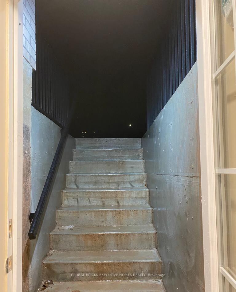 Photo 10 of Unit Lower, 5825 Fieldon Road, Mississauga, Central Erin Mills — HOMEH