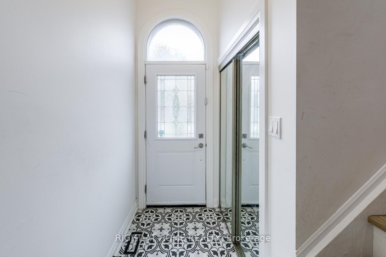 Photo 5 of 84 Aberdeen Avenue, Vaughan, East Woodbridge — HOMEH