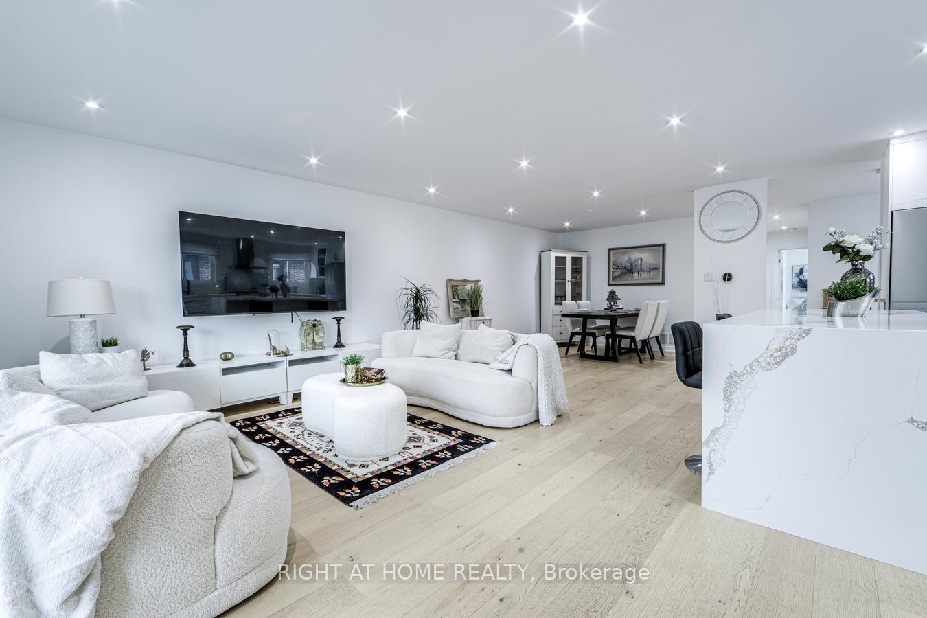 Photo 7 of 84 Aberdeen Avenue, Vaughan, East Woodbridge — HOMEH