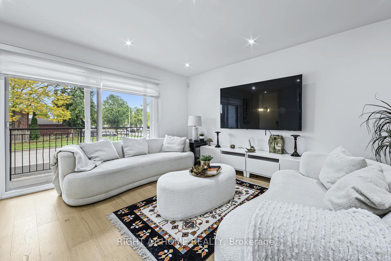 Photo 9 of 84 Aberdeen Avenue, Vaughan, East Woodbridge — HOMEH