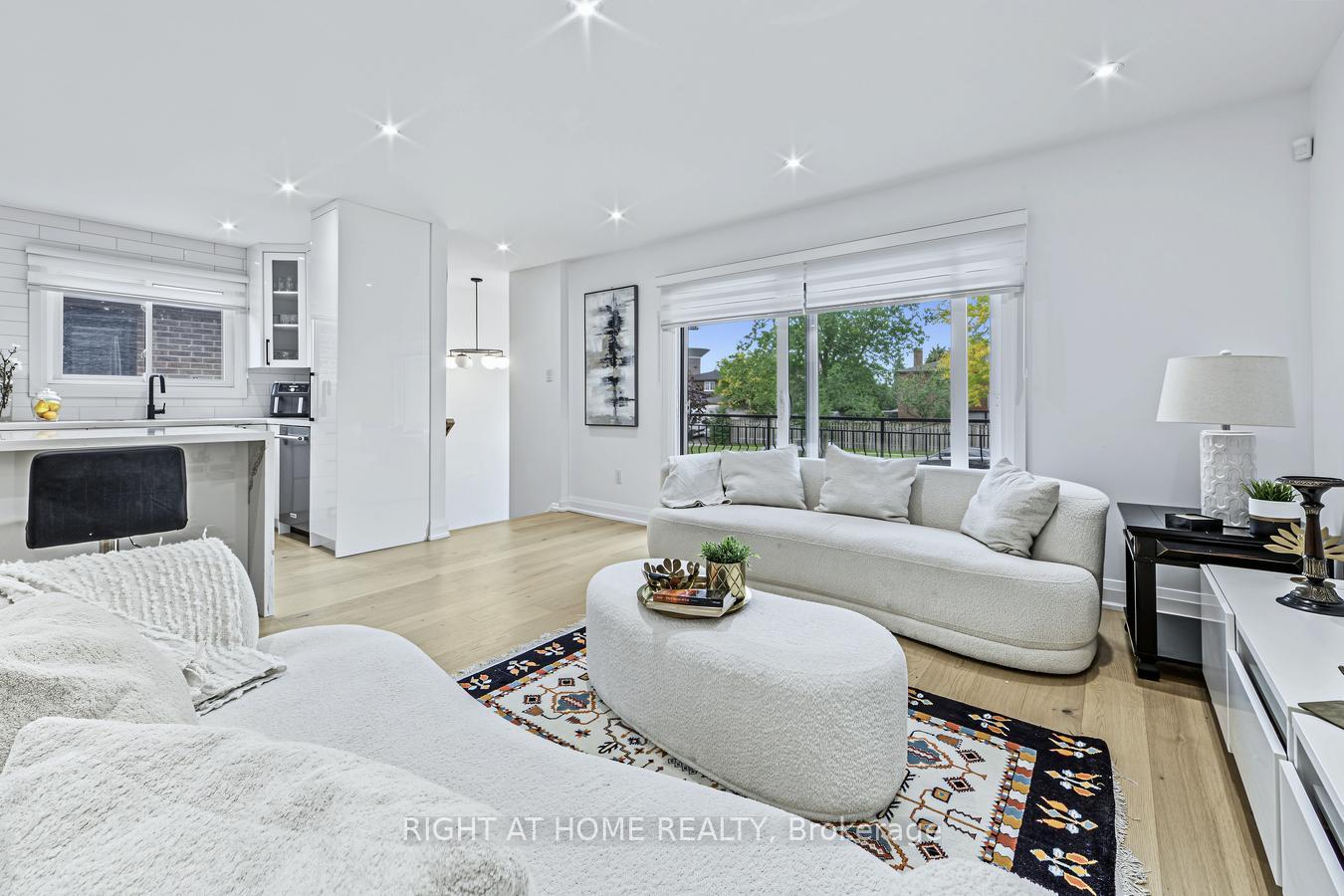Photo 10 of 84 Aberdeen Avenue, Vaughan, East Woodbridge — HOMEH