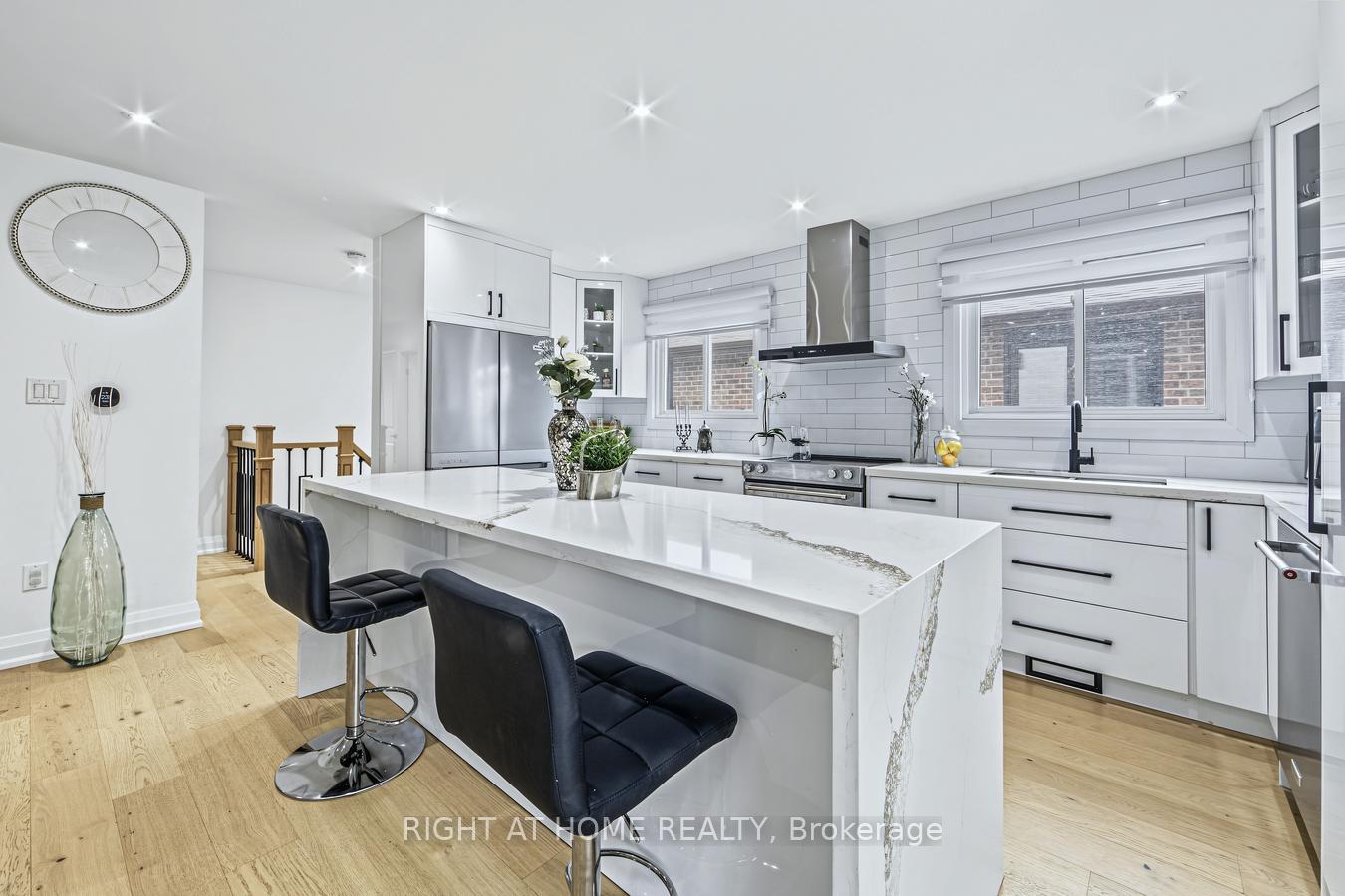 Photo 16 of 84 Aberdeen Avenue, Vaughan, East Woodbridge — HOMEH